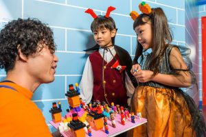 ミニフィグトレードの様子／レゴランド®ディスカバリー・センター東京（東京都／港区）