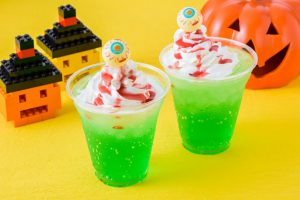 カフェのハロウィンスペシャルメニュー「目ロンクリームソーダ」／レゴランド®ディスカバリー・センター東京（東京都／港区）