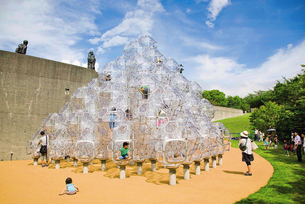 遊べるアート「しゃぼん玉のお城」／彫刻の森美術館（神奈川県／箱根町）