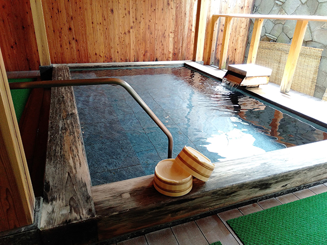 岩と檜の露天風呂も/池の平ホテル(長野県/立科町)