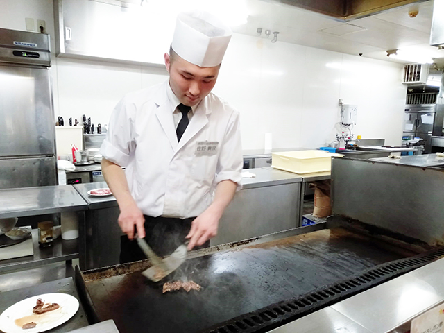 目の前で調理してくれるライブキッチンも/池の平ホテル(長野県/立科町)