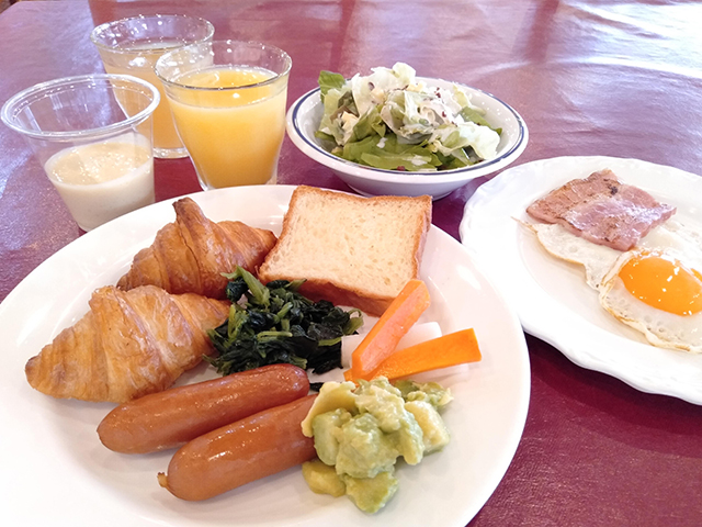 景色とともに楽しむ朝食バイキング/池の平ホテル(長野県/立科町)