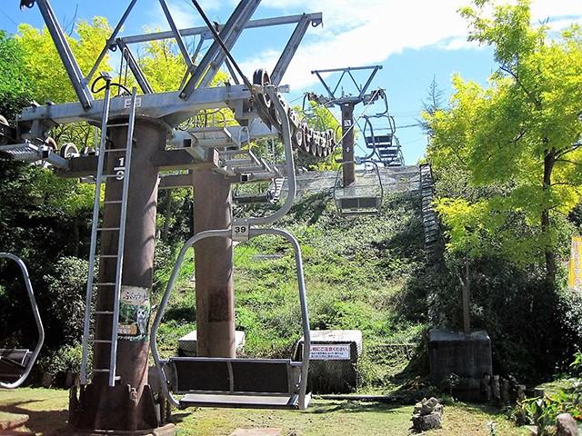「ふくろうの杜」へ向かう展望リフト/池の平ホテル(長野県/立科町)