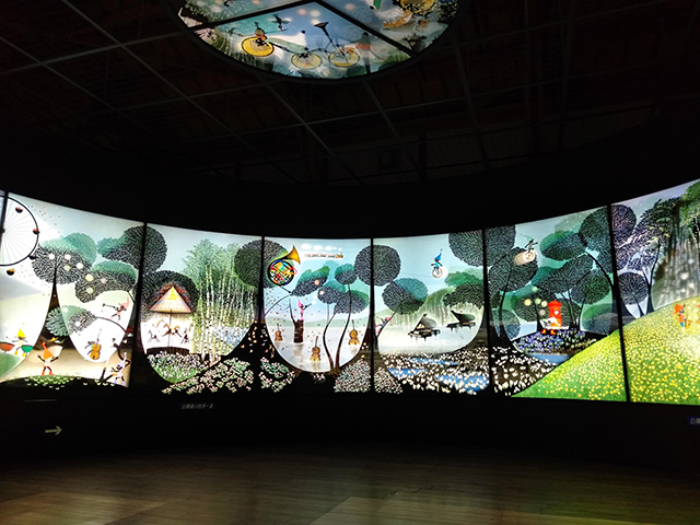 全長30mの白樺湖の四季を表現した影絵/池の平ホテル(長野県/立科町)