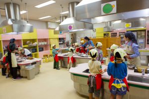 キッズプラザ大阪は、お仕事体験や巨大な室内遊具が人気の博物館