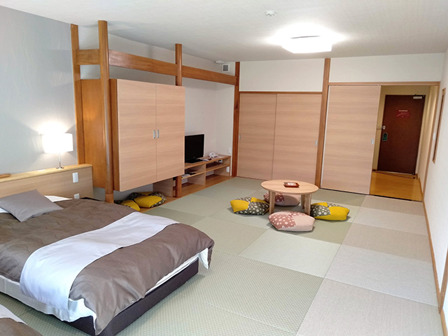 畳の上にベットがある和モダンルーム/池の平ホテル(長野県/立科町)