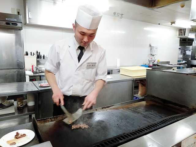 目の前で調理してくれるライブキッチンも/池の平ホテル(長野県/立科町)