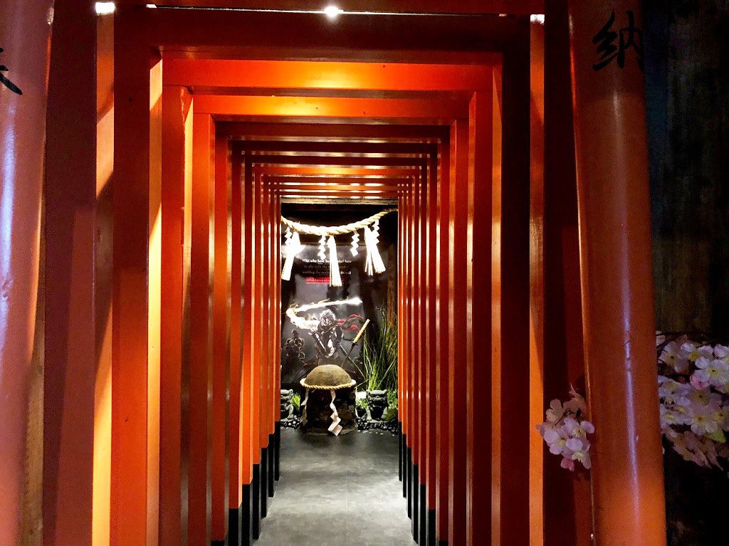 手裏剣道場 新宿 忍者からくり屋敷の赤い鳥居（東京都/新宿区）