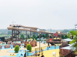屋外プールのウォータースライダーや流れるプール／東京サマーランド（東京都/あきる野市）