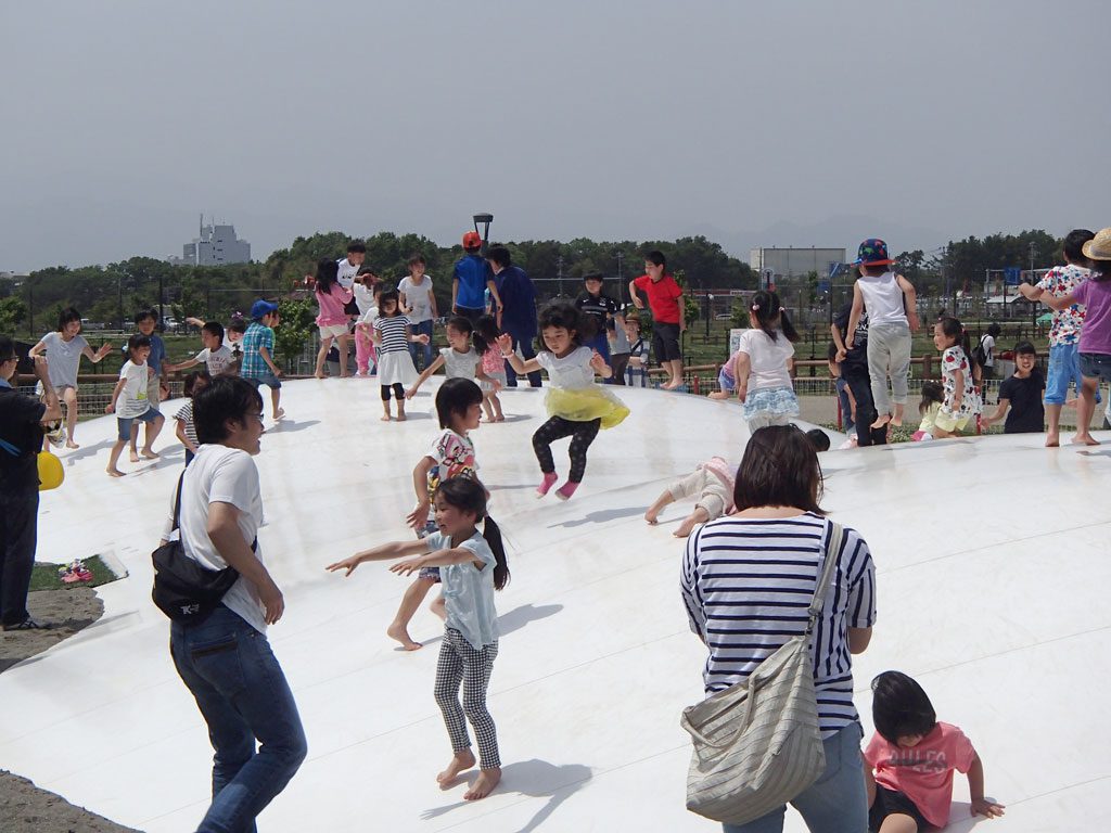 大人気の屋外トランポリン「ふわふわドーム」／大和ゆとりの森（神奈川県／大和市）