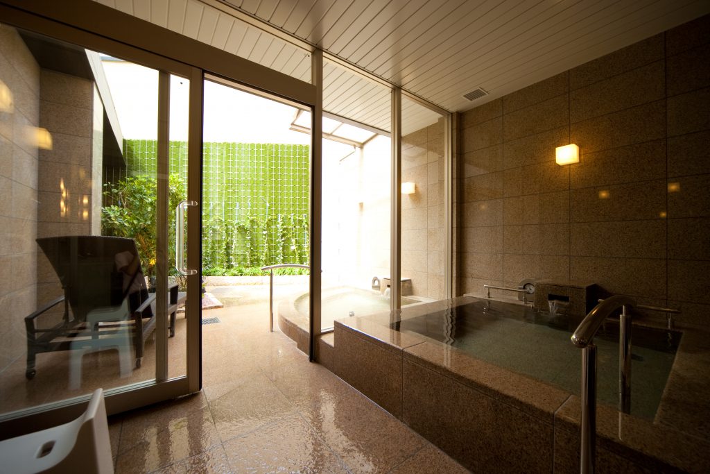 天然温泉かけ流しの家族風呂「椿」／菊南温泉スパリゾート　あがんなっせ（熊本県／熊本市）