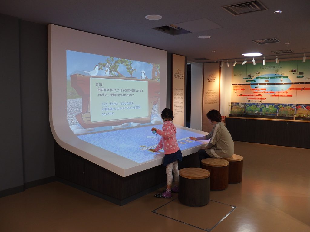 自然と川について学べるタッチパネルやクイズもある/相模川ふれあい科学館(神奈川県/相模原市)