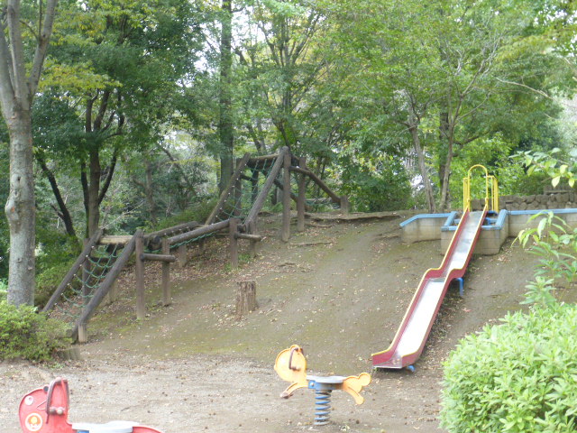斜面を利用したアスレチック遊具/城山公園(埼玉県/桶川市)