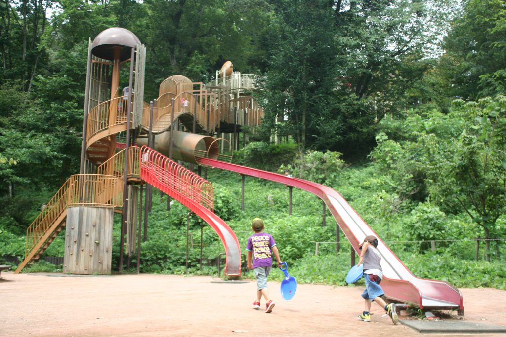 延長109mのローラーすべり台／昭和の森（千葉県千葉市）