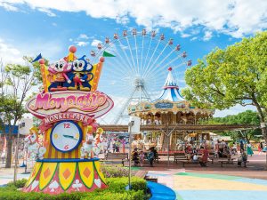 日本モンキーパークでアトラクションや芸術を家族で満喫!
