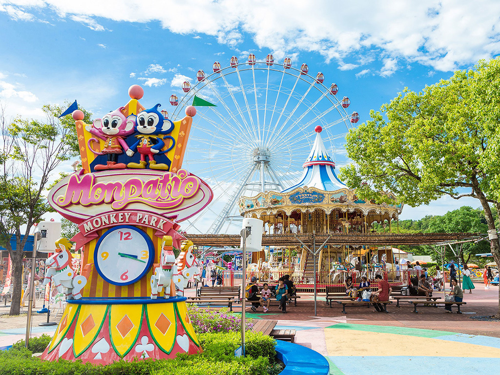 日本モンキーパークでアトラクションや芸術を家族で満喫！