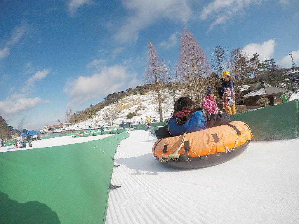 小学生以下限定のスノーチューブ/六甲山スノーパーク（兵庫県/神戸市）