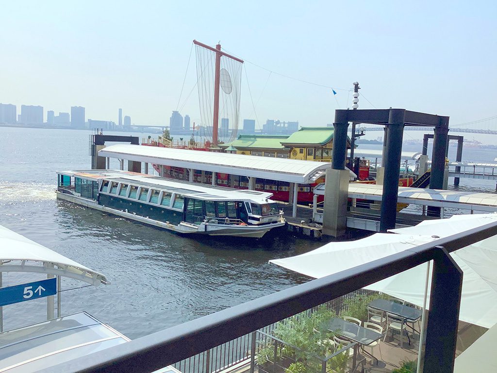 日の出桟橋から見る水上バス(東京都/港区)