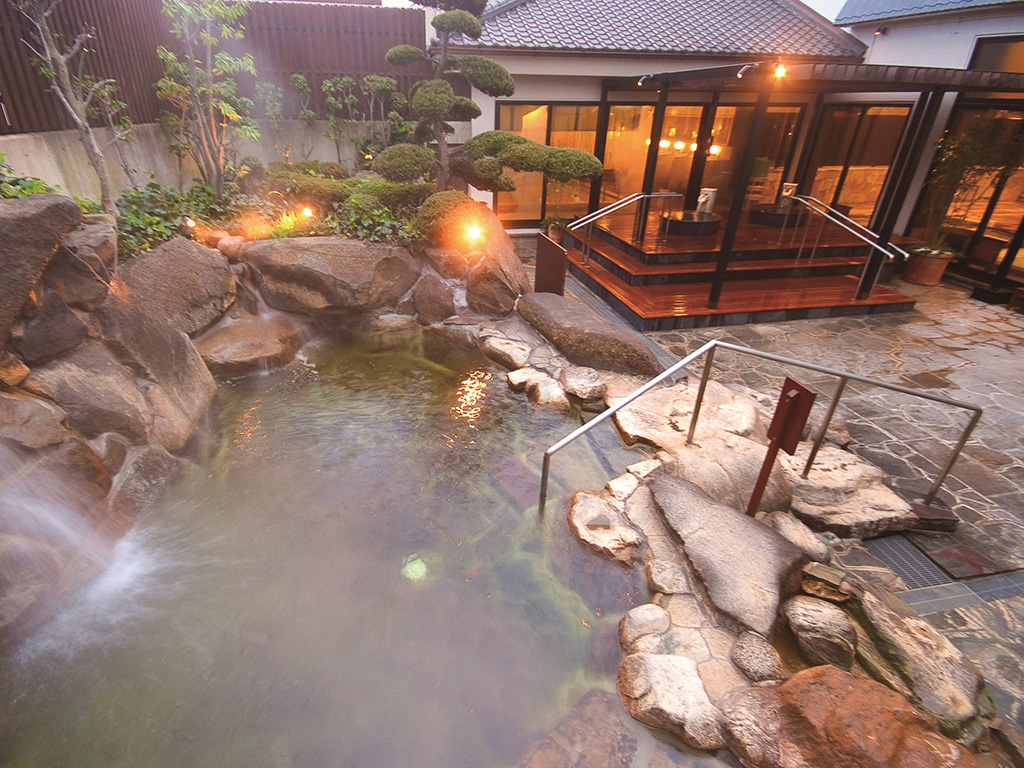 子どもと楽しめる温泉や屋内レジャープールもある！奈良健康ランドの魅力とは