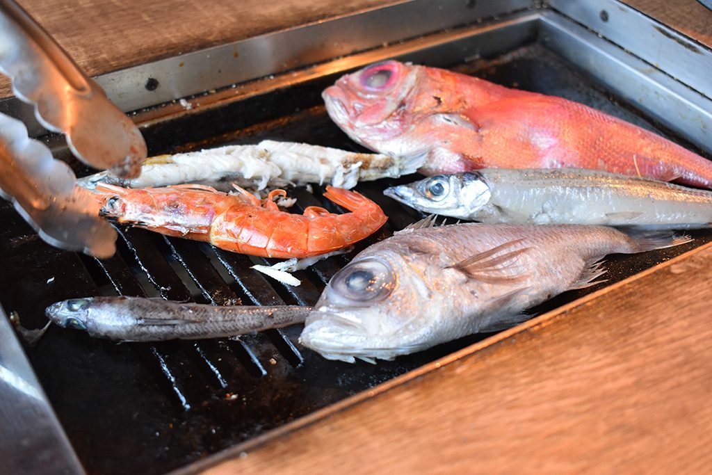 「浜焼き しんちゃん」の駿河湾深海おまかせ盛り/沼津港深海水族館(静岡県)