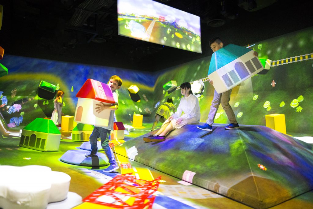 ブロックを置いて街づくり/チームラボボーダレス(東京都/お台場)