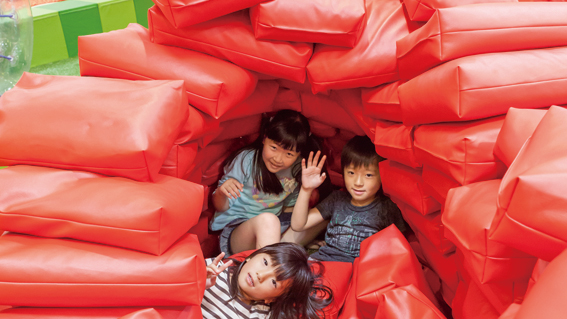 特大ブロックで作る秘密基地/あそびパークPLUSイオンレイクタウン店(埼玉県/越谷市)