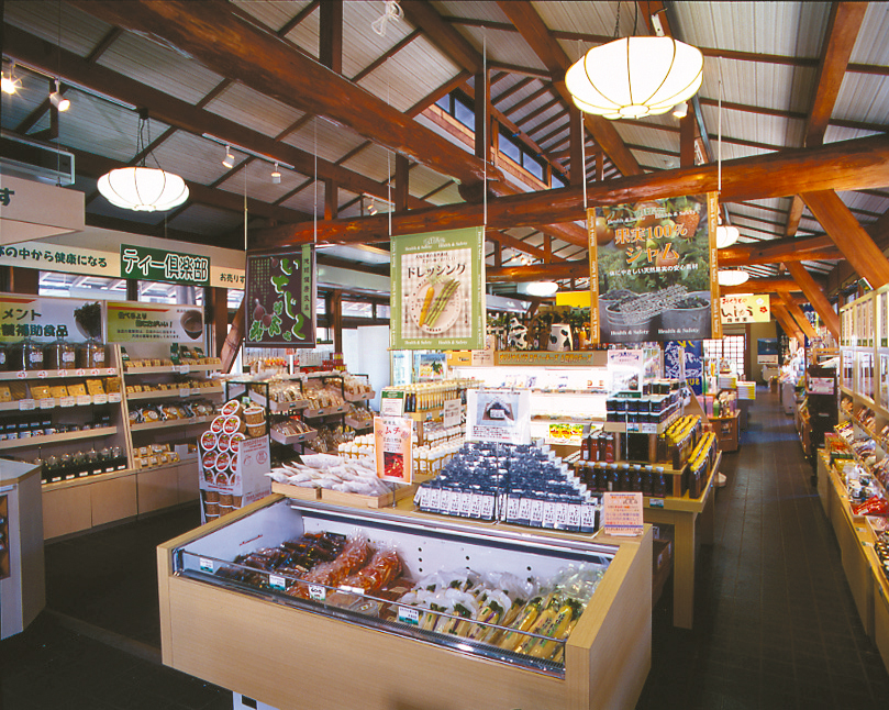 地元の食品がずらりと並ぶ「名産品コーナー」/箱根園(神奈川県/箱根町)