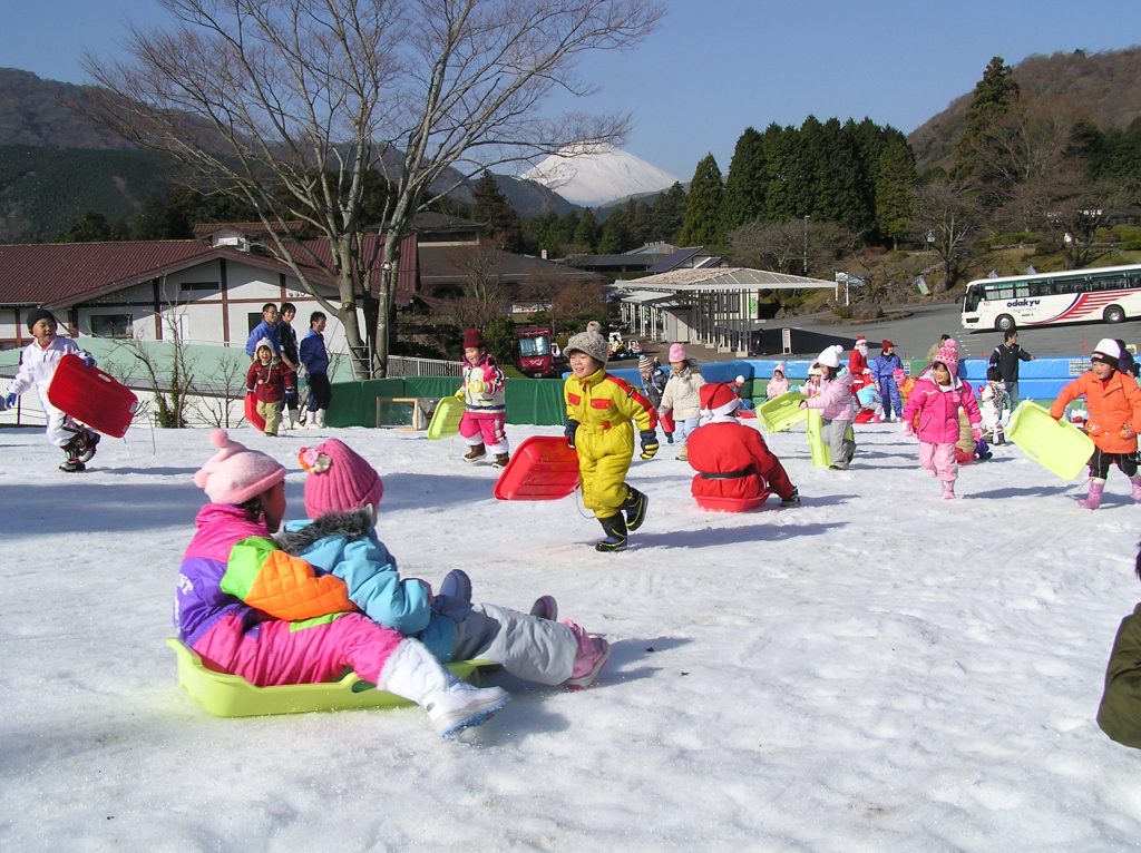 冬季限定の「雪・そり遊び場」/箱根園(神奈川県箱根町)