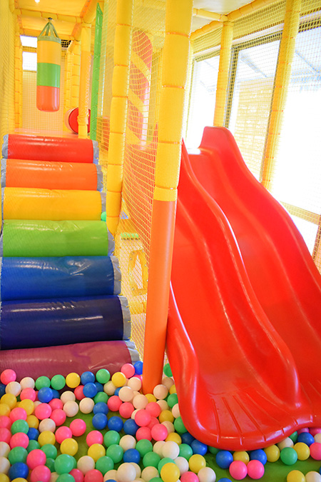 店内のすべり台やボールプール/親子カフェ Nautilus(静岡県/沼津市)