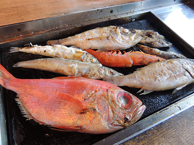 焼きあがった深海魚/浜焼き しんちゃん(静岡県/沼津市)