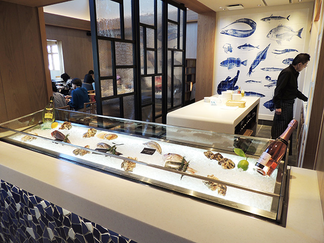 1階フロアの入口/Italian restaurant PORTUS(静岡県/沼津市)