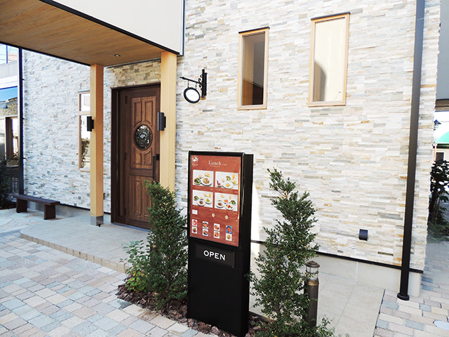 1階フロアの入口/Italian restaurant PORTUS(静岡県/沼津市)