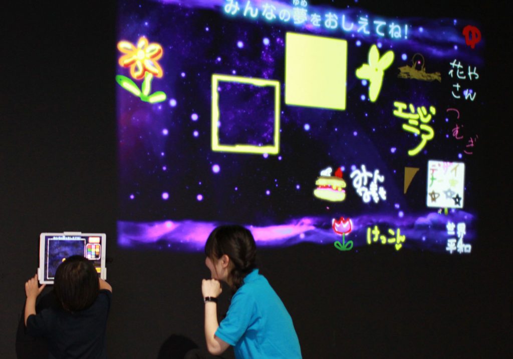 デジタル黒板「LITTLE　PLANET　WALL」／リトルプラネットららぽーと沼津（静岡県／沼津市）