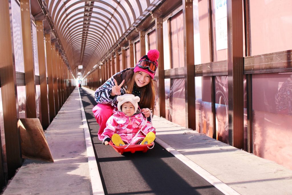 屋根付きエスカレーターで楽々そり遊び/高鷲スノーパーク(岐阜県/郡上市)