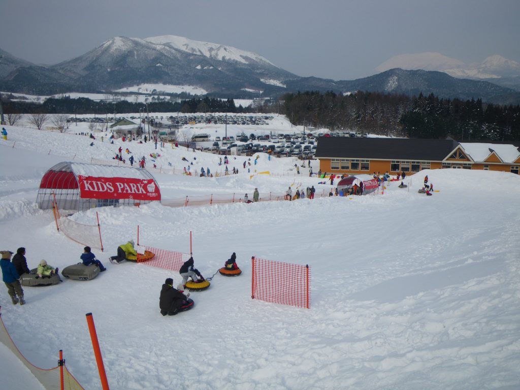「キッズパーク」のスノーチューブとチューブライド/ひるぜんベアバレースキー場(岡山県/真庭市)