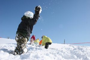 キッズパークが楽しいスキー場・スノーパーク11選！雪遊びやアクティビティが満載