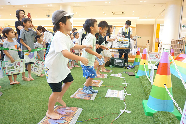 自分で描いた恐竜を操る体験型ゲーム／ギャラクシティ（東京都／足立区）