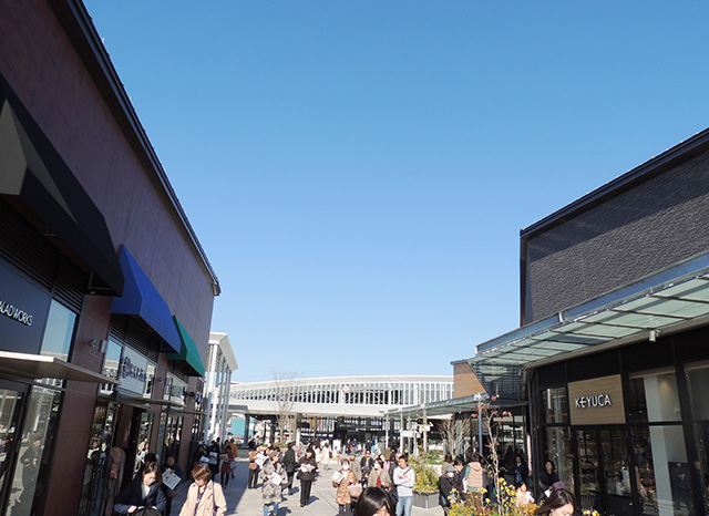 「ステーションコート」から駅方面を見渡した風景/南町田グランベリーパーク(東京都/町田市)