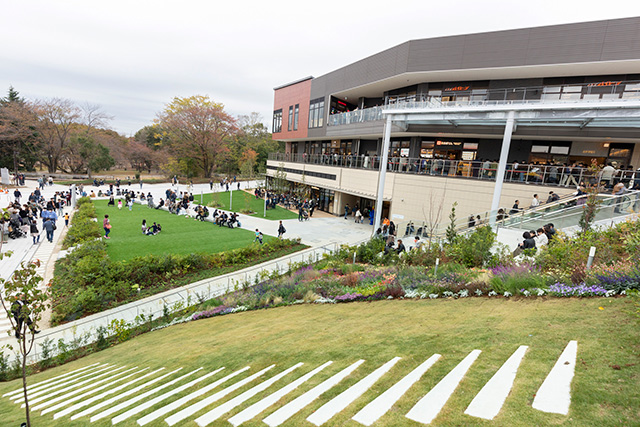 開放的な空間「パークプラザ」/南町田グランベリーパーク(東京都/町田市)