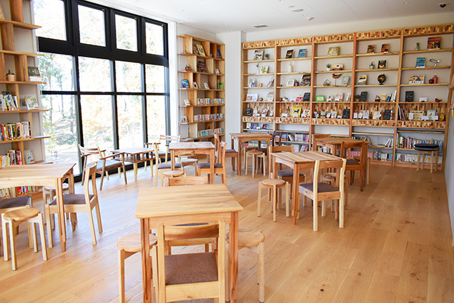 まちライブラリーの内観/南町田グランベリーパーク(東京都/町田市)