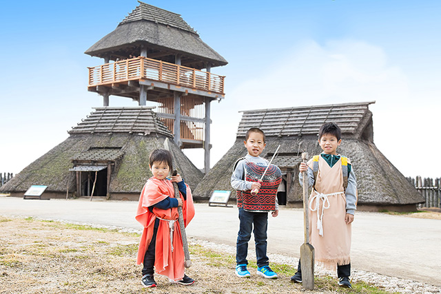 弥生人の衣装を着て記念撮影/吉野ヶ里歴史公園（佐賀県／吉野ヶ里町）