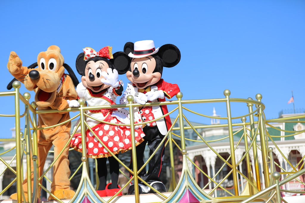 ミッキー、ミニー、プルートをのせたフロート/ベリー・ミニー・リミックス