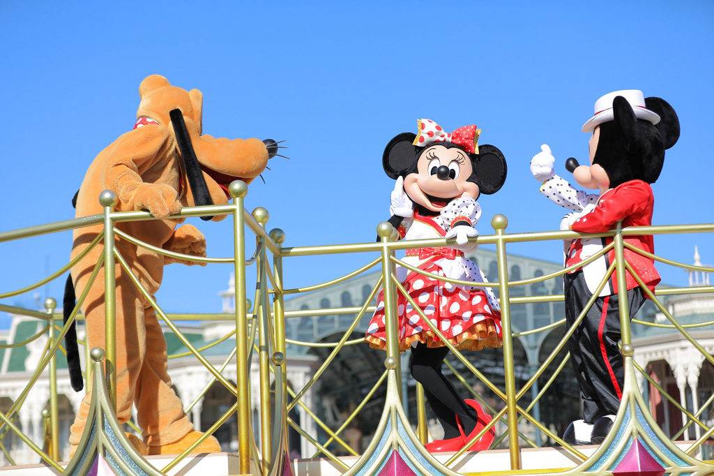 ミッキー、ミニー、プルートをのせたフロート/ベリー・ミニー・リミックス