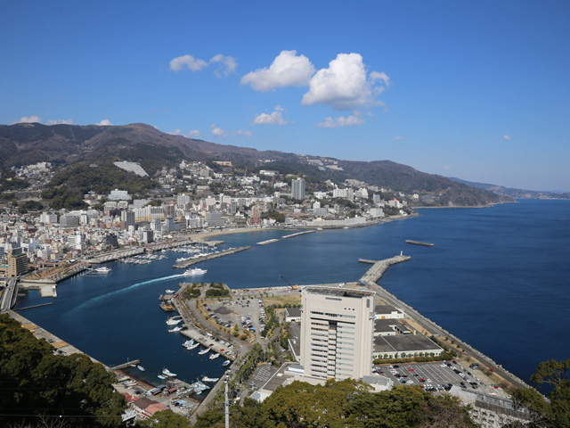 熱海市街を一望/熱海城(静岡県熱海市)
