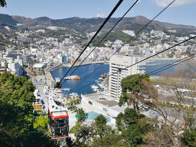 熱海湾近くから八幡山山頂まで昇る/アタミロープウェイ(静岡県熱海市)