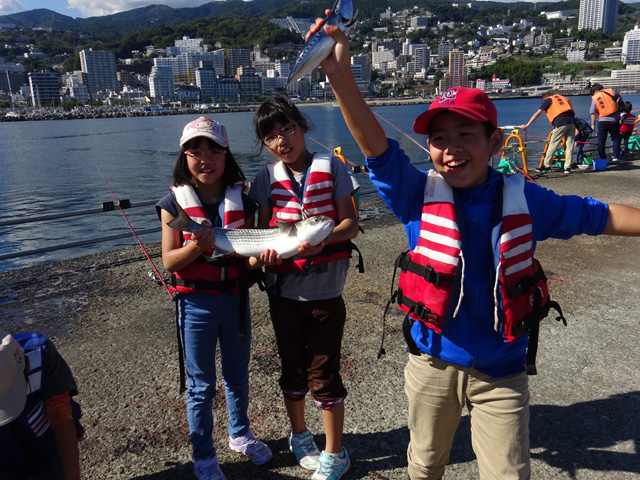 絶好のロケーションで海釣りにチャレンジ/熱海湾海釣り施設(静岡県熱海市)