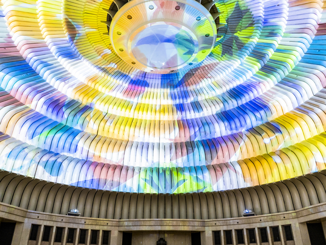 巨大な円形ドーム一面に映写された万華鏡は日本最大/MOA美術館(静岡県熱海市)