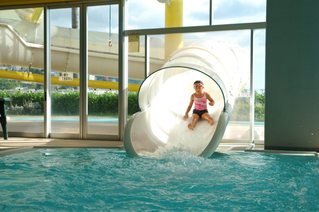 全長73mチューブ式のウォータースライダー/マリンスパあたみ(静岡県熱海市)