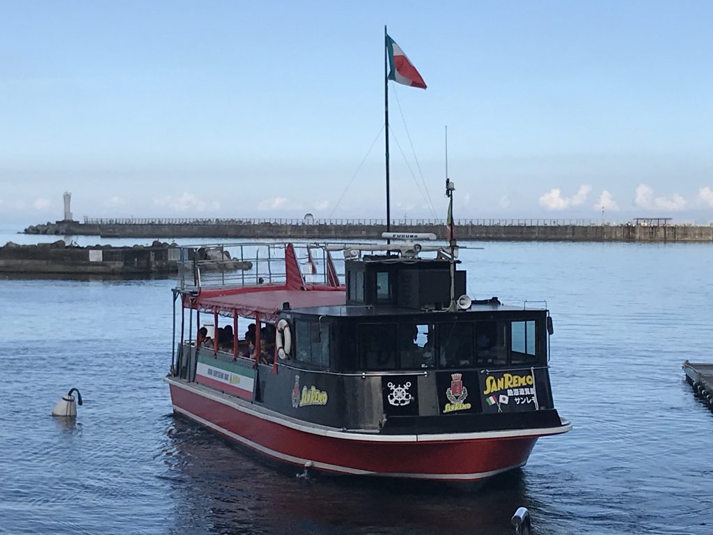 海上から熱海の景観を楽しむ約30分の遊覧／熱海遊覧船　サンレモ（静岡県熱海市）