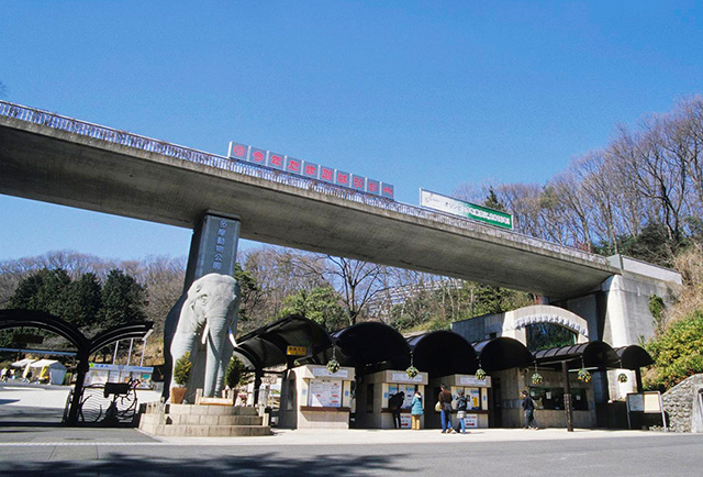 入口のゾウの像/多摩動物公園(東京都/日野市)